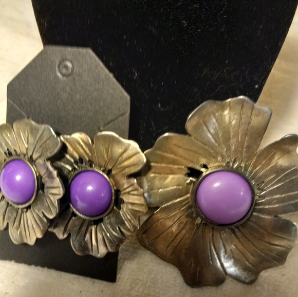Used,not new pewter flower pin with  plastic purple  center & pierced earrings . - Picture 3 of 4